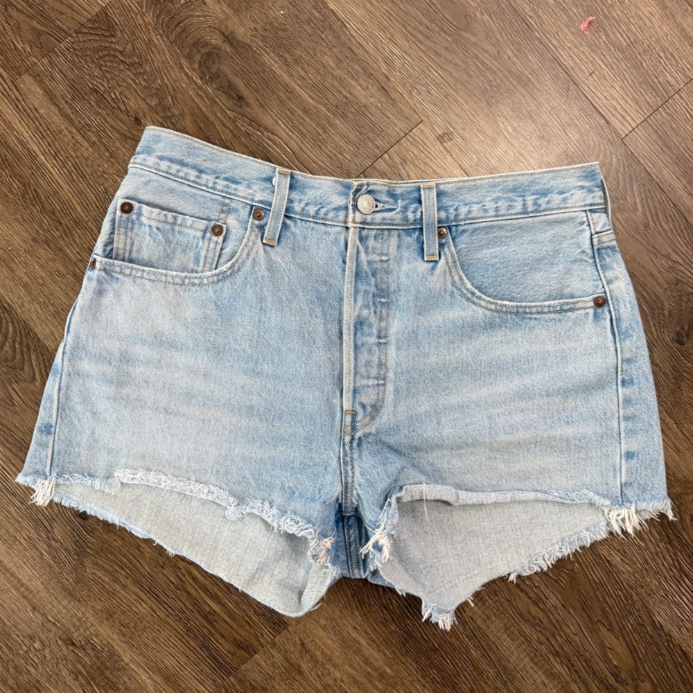 Levis 501 Original Light Wash Cut‎ Off Denim Shorts Womens Size 30 Button Fly